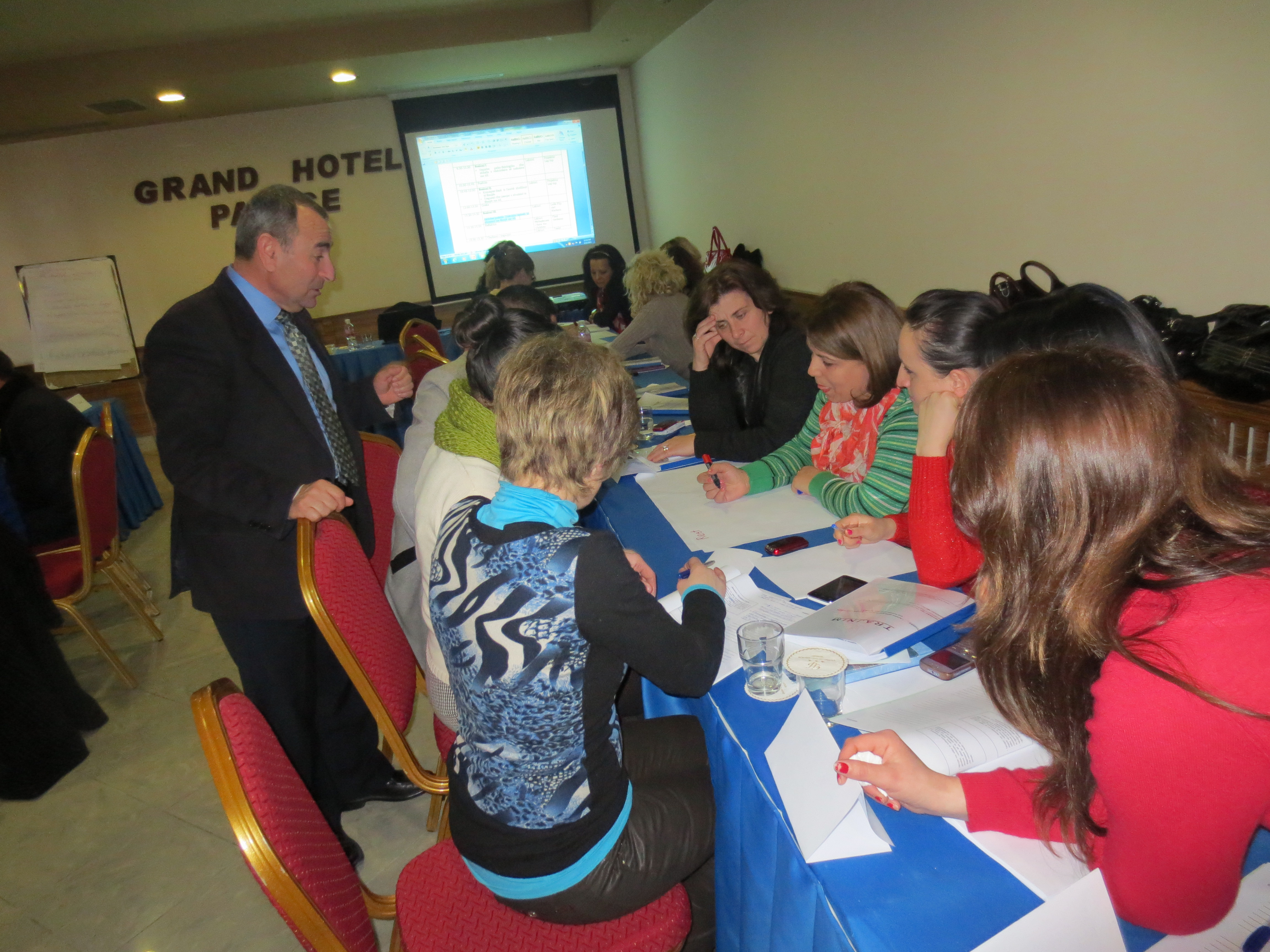 13-15 marzo 2015 Formazione degli insegnanti e assistenti dell’infanzia per migliorare le loro capacità quando si trovano a lavorare con bambini con disabilità e difficoltà di apprendimento. La formazione viene fornita dalla Facoltà di Educazione di Korca e la Facoltà delle scienze sociali di Tirana